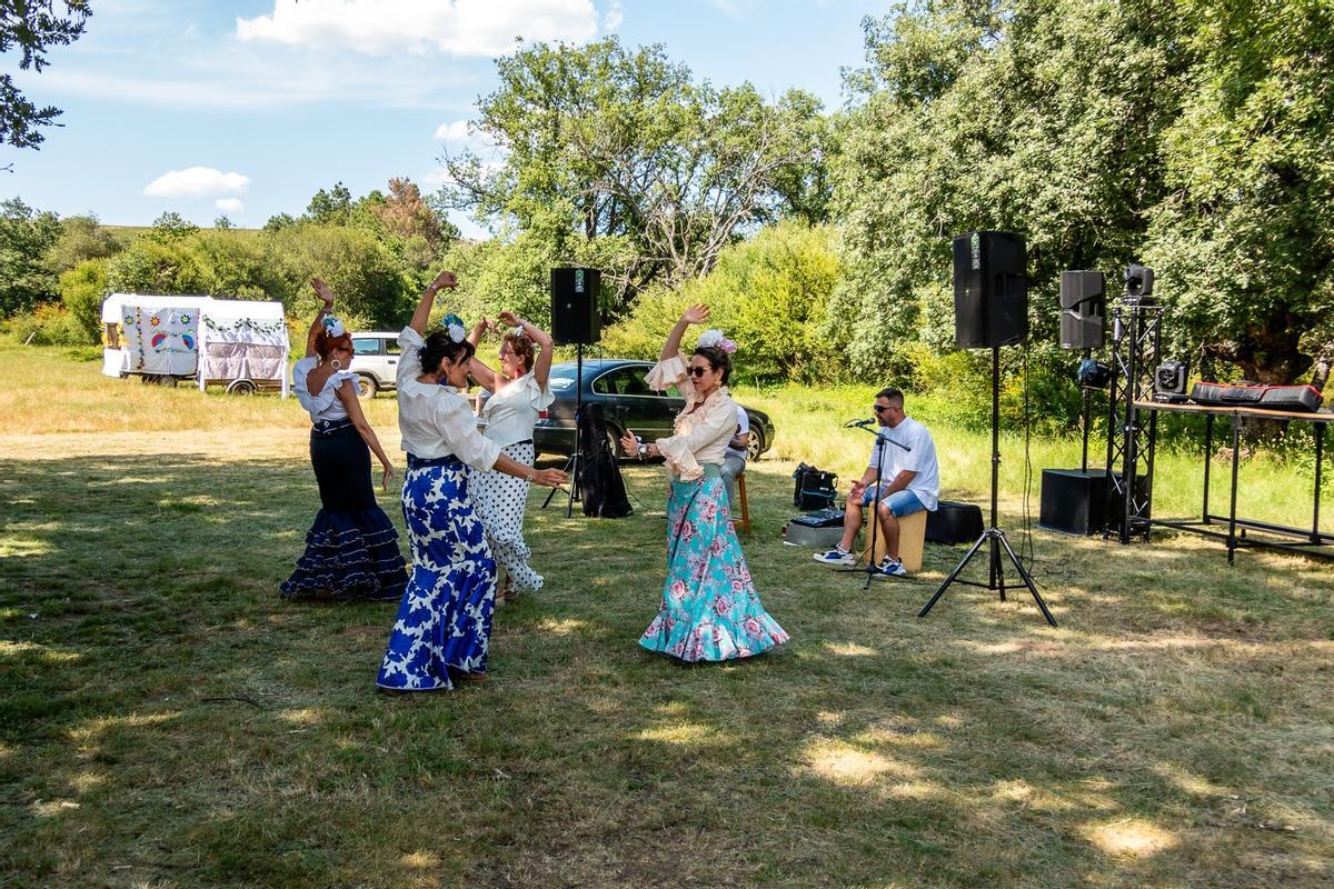 Sevillanas y lunes en Tábara: así celebra su particular feria rociera