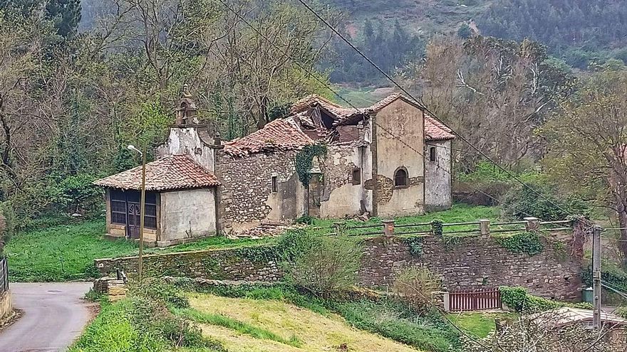 La capilla de Villarejo ya amenaza ruina tras años de continuo deterioro