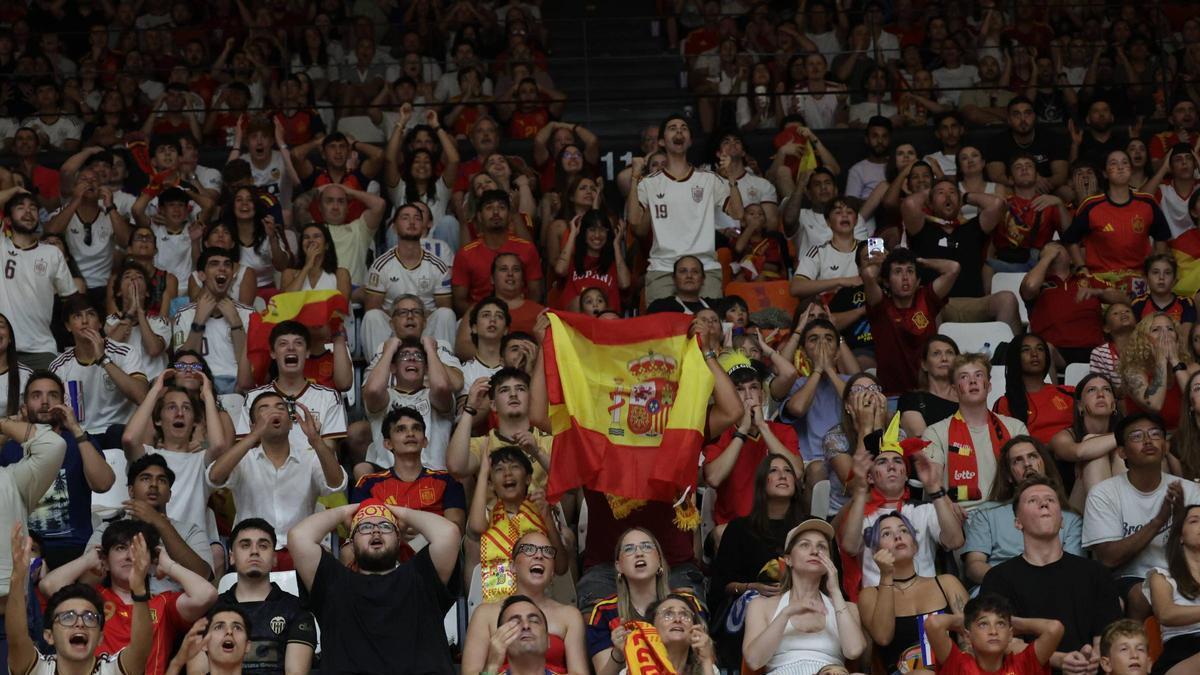 Aficionados en el Roig Arena, en un partido del Mundial.