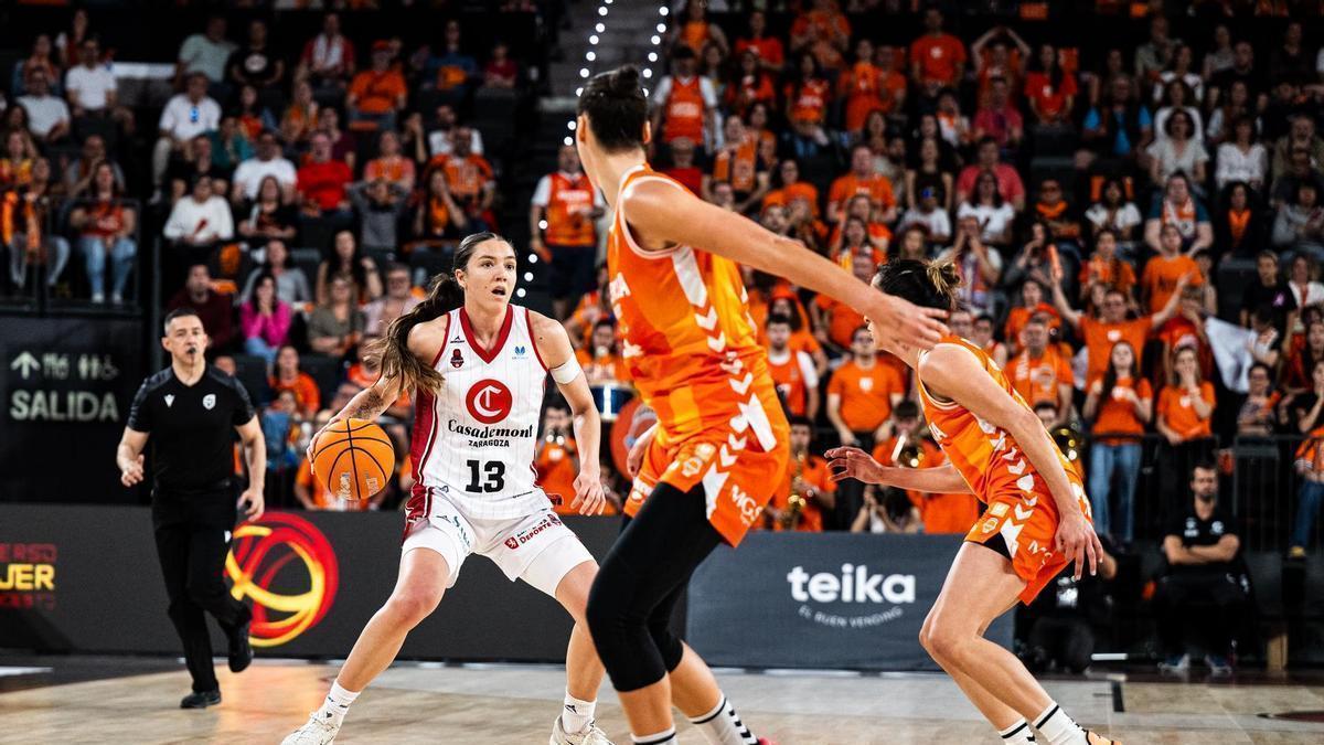 El Valencia Basket femenino se lleva el primer partido de la final ante Casademont Zaragoza