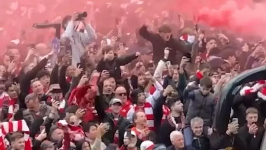 Los aficionados del Arsenal se ilusionan con el título