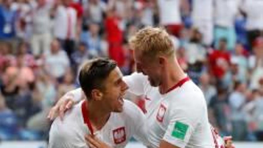 Bednarek i Glik s&#039;abracen