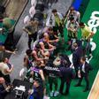 Ibon Navarro dando instrucciones a los jugadores del Unicaja ante el ALBA Berlín.