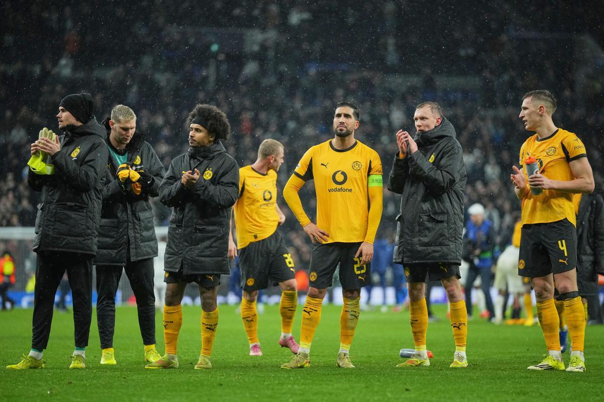 Borussia Dortmund players react disappointed after the Champions League opening phase soccer match between Tottenham Hotspur and Borussia Dortmund in London, England, Tuesday, Jan. 20, 2026. (AP Photo/Kin Cheung)