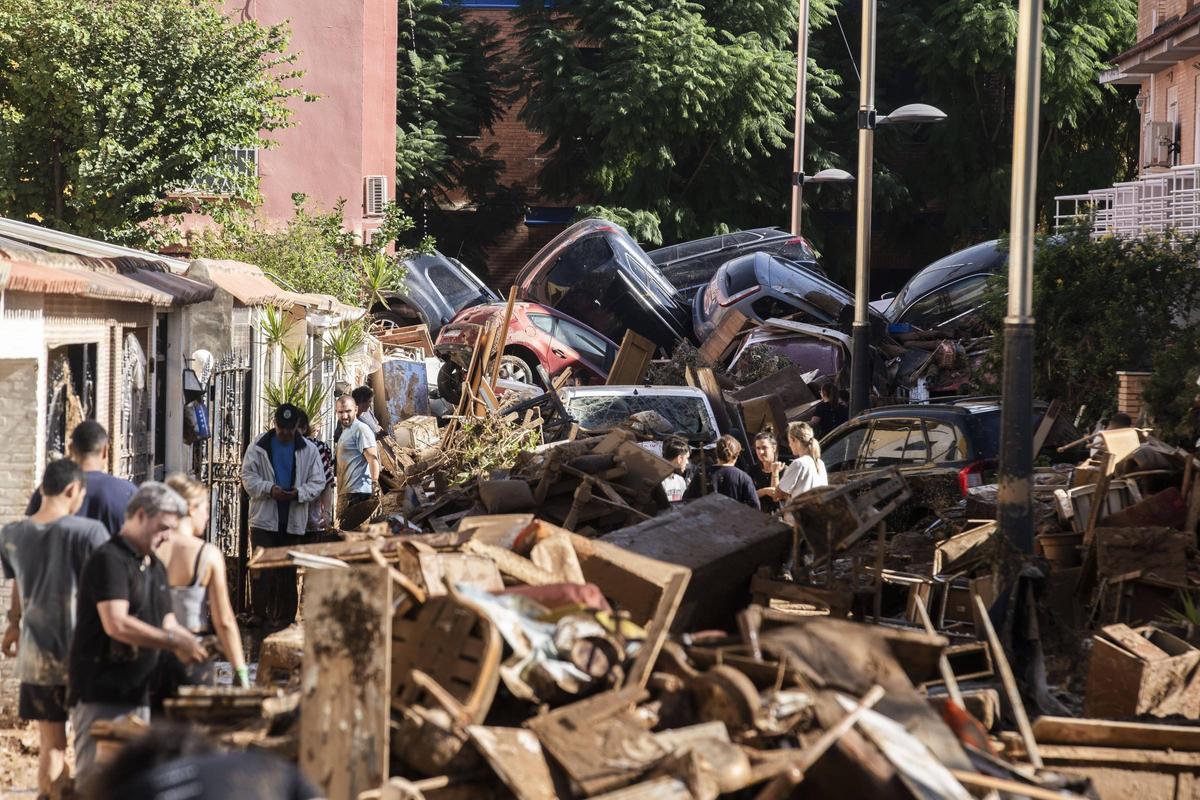 Una de las calles de Benetússer, horas después de la tragedia.