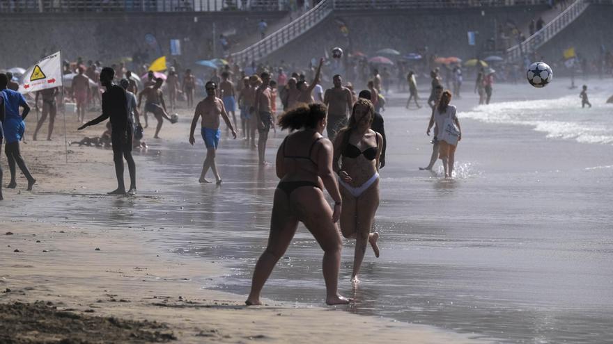 Tiempo de playa en Las Canteras