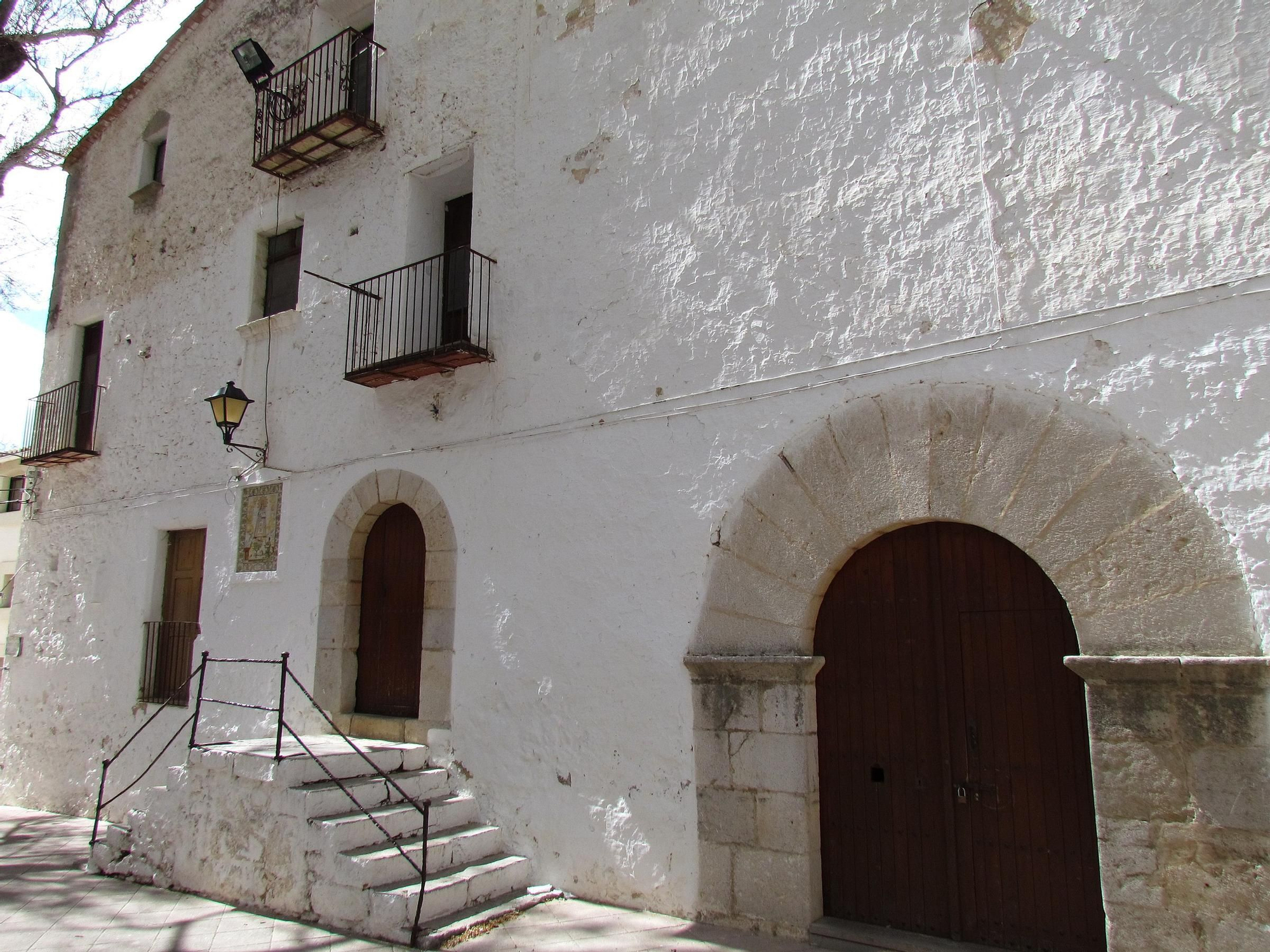 El exterior de la ermita de l'Avellà