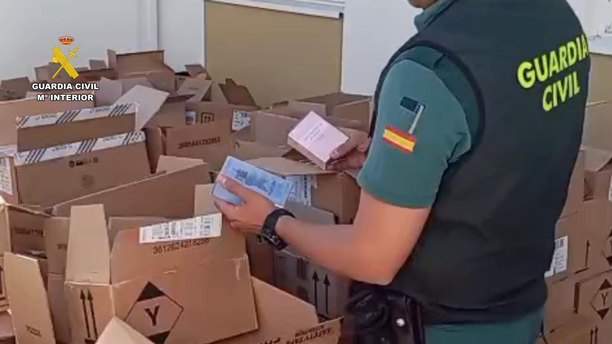 Video | Detenido cerca de Coria con más de 9.000 perfumes robados valorados en 380.000 euros