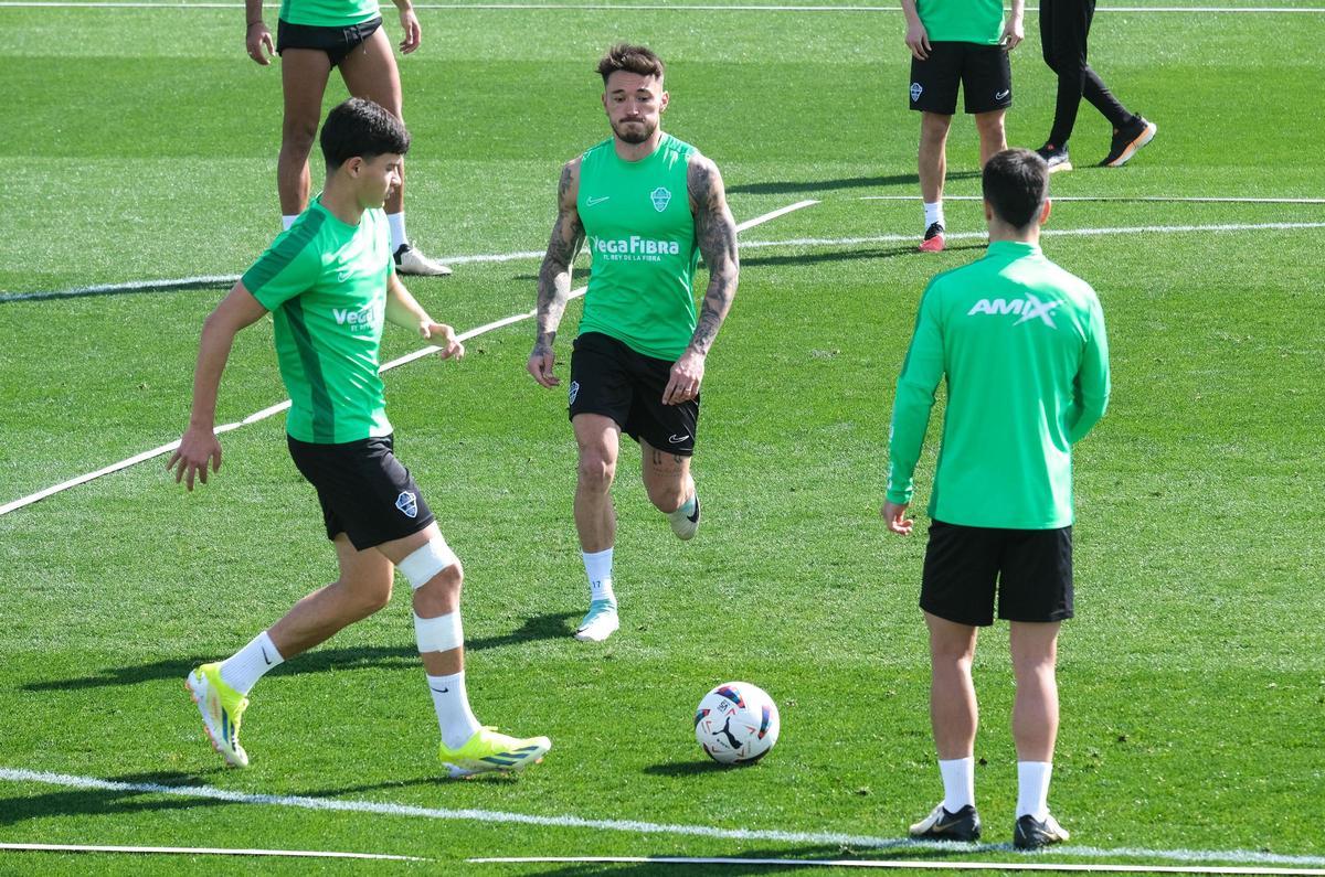 El jugador crevillentino, durante el entrenamiento de este miércoles