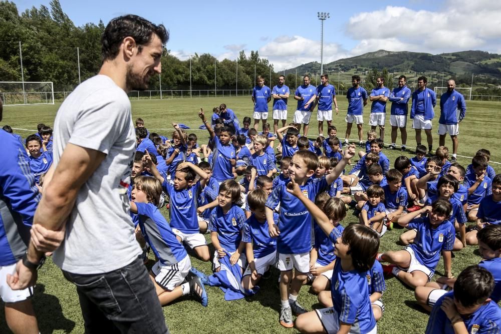 Toche visita el campus de verano del Oviedo