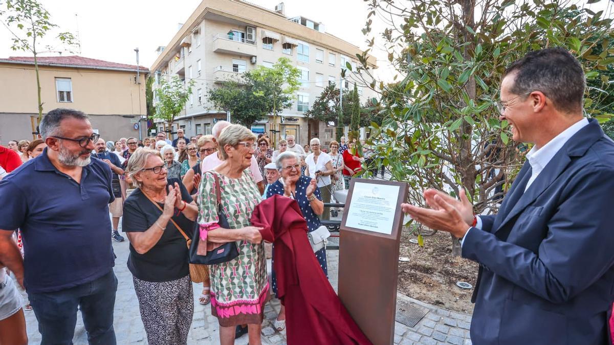 Conchi Gran, histórica activista vecinal, ya tiene su plaza en Elda
