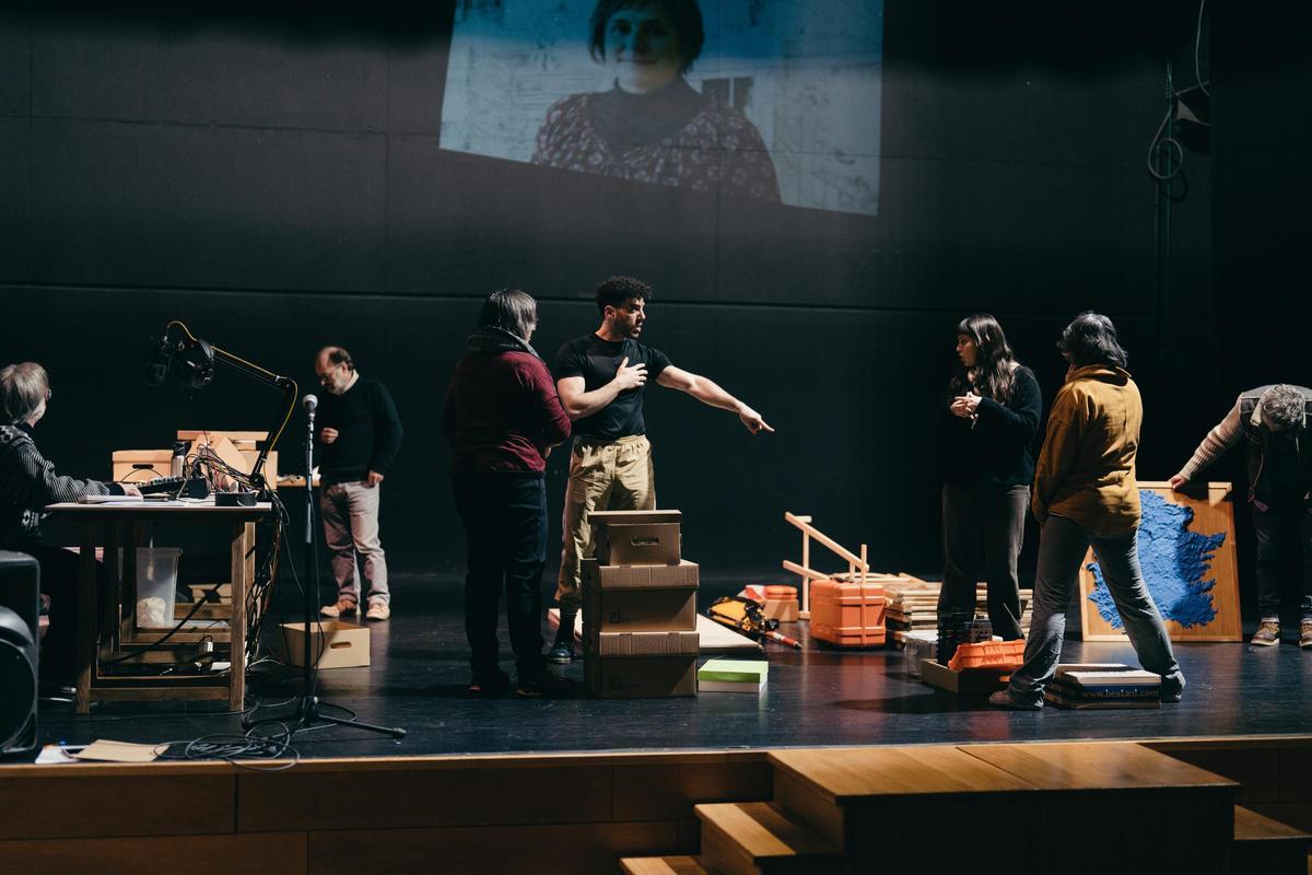 Chévere, nun dos ensaios de «Ictus», a obra que veñen de estrear ao redor de Castelao, Bóveda e a memoria colectiva ao redor do golpe do 1936.