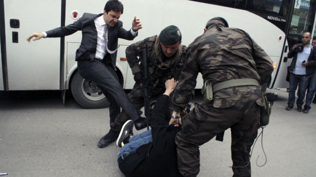 L’agressor, Yusuf Yerkel, és assessor del primer ministre turc, Tayyip Erdogan.