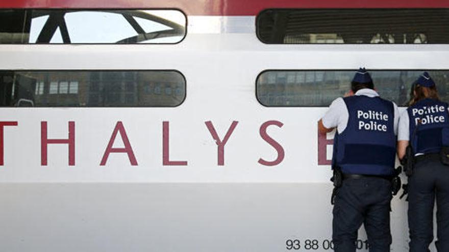 La Policía inspecciona el Thalys del atentado frustrado