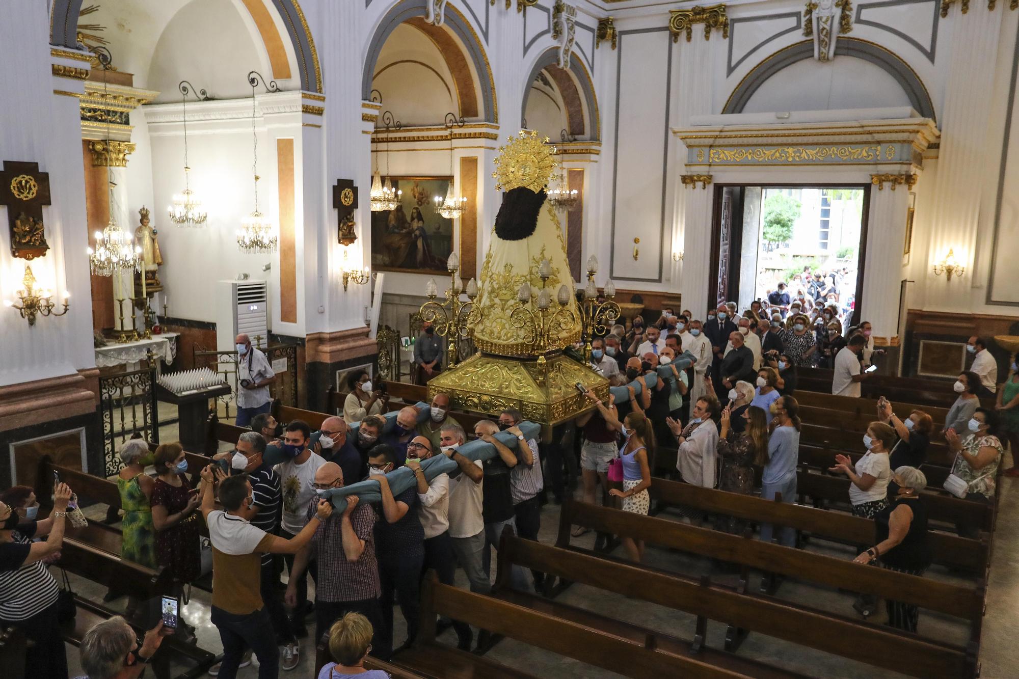 La Virgen vuelve a procesionar con público