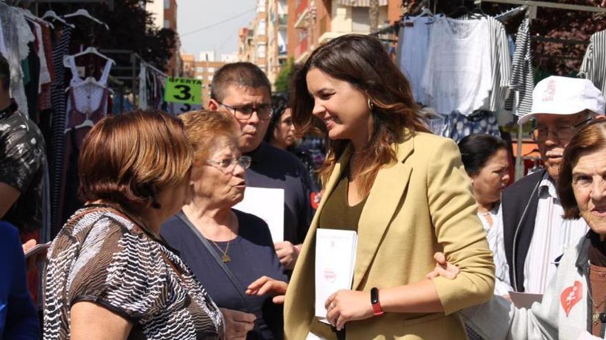 Sandra Gómez en el mercado de Torrefiel.