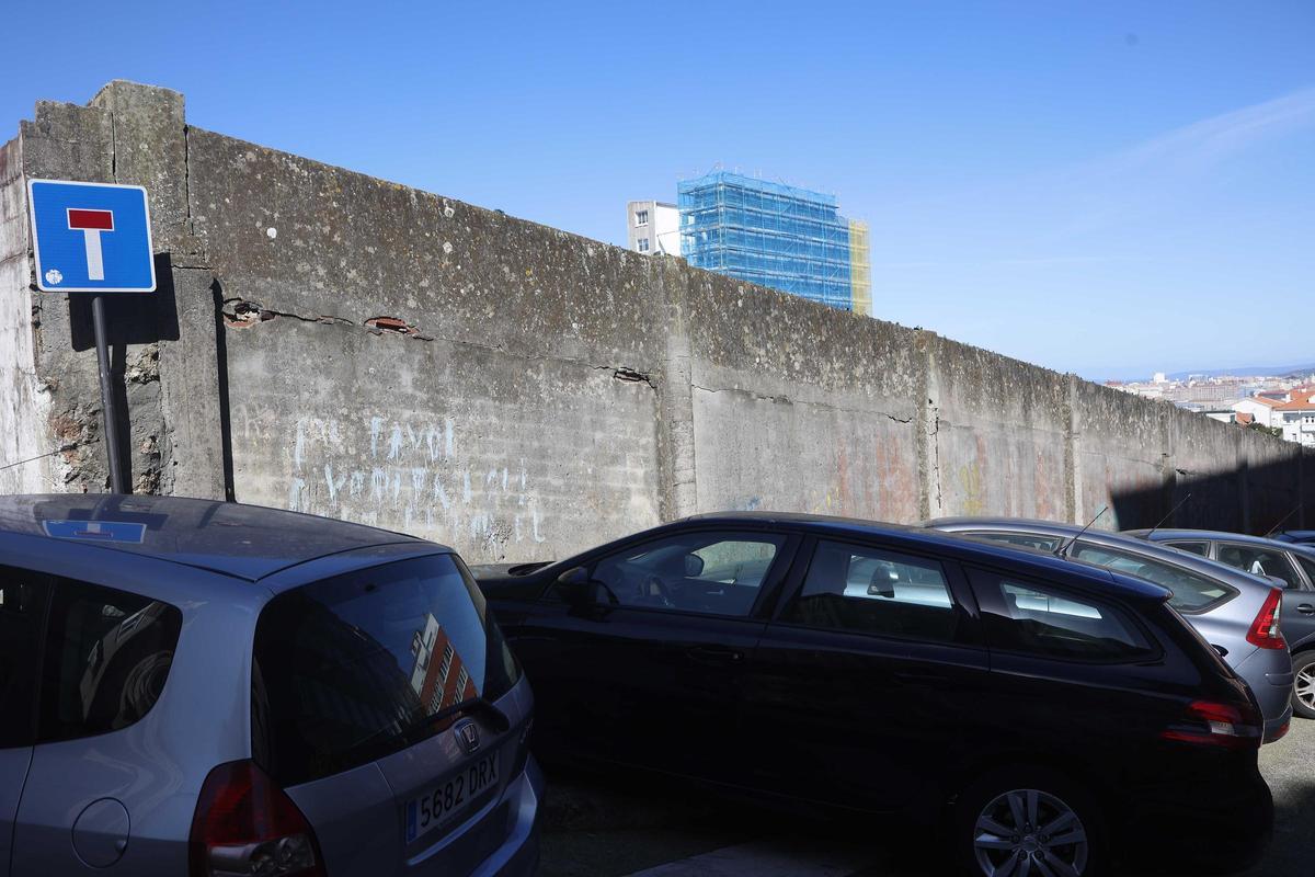 Vista de la grieta en el muro.