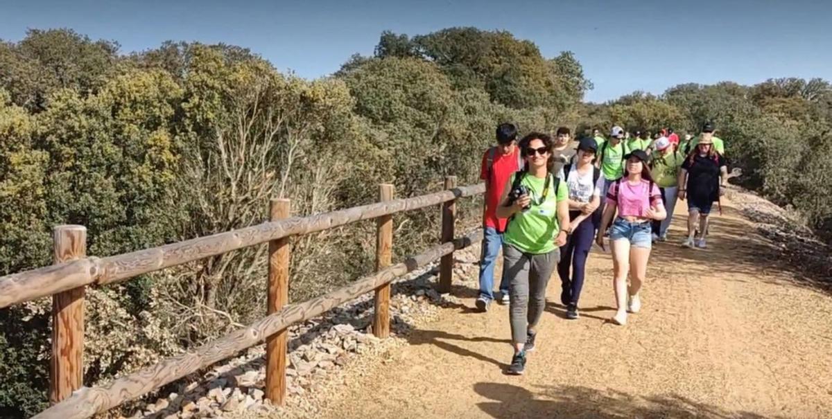 Recorrido de alumnos y profesores el IESO Los Salados por el camino natural de la Plata. | E. P.