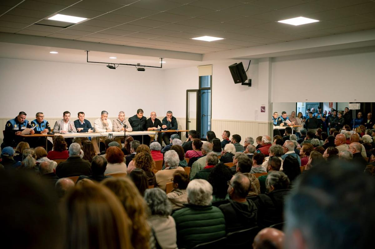 Reunión con los vecinos y las vecinas de Las Chumberas.