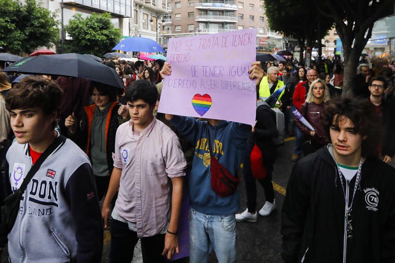 Estudiantes protestan en València contra el machismo en las aulas