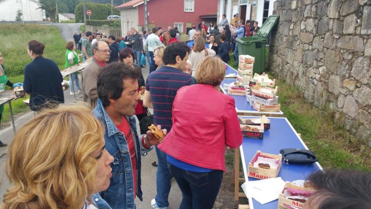 La fiesta de la localidad de Valga cumple 24 años y vuelve a servir una empanada de varios metros de longitud y diferentes sabores