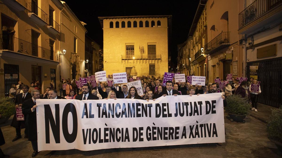 Protesta en Xàtiva contra el traslado del juzgado de violencia de genero a Alzira.