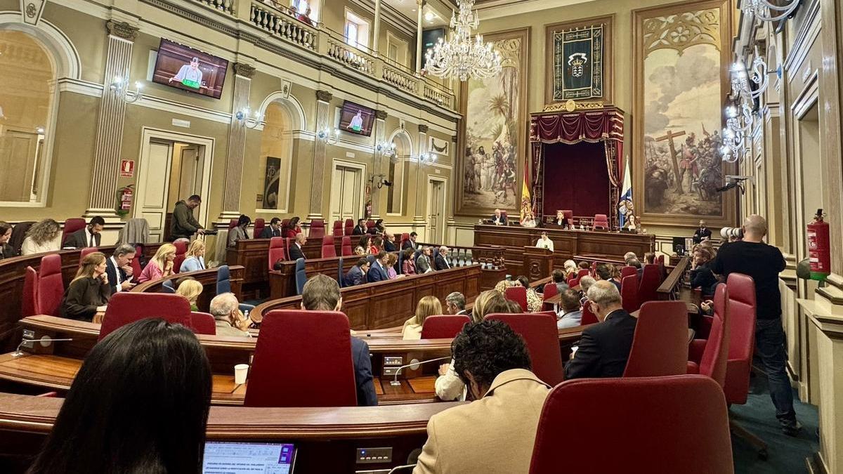 Foto del pleno del Parlamento de Canarias.