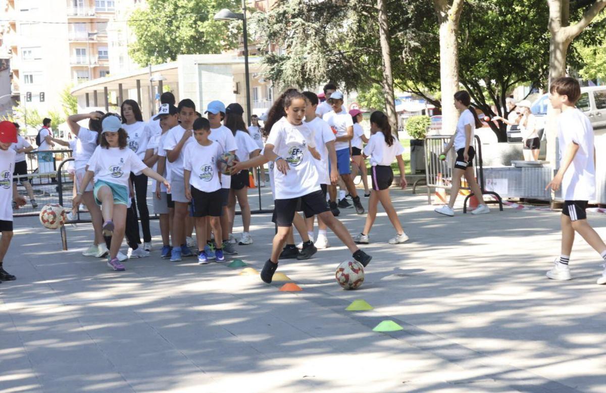 El deporte toma La Marina y reivindica su importancia