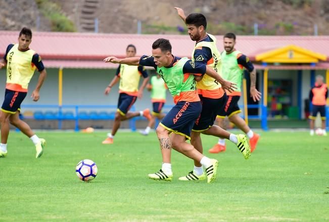 .Entrenamiento de la UD Las Palmas en Barranco ...