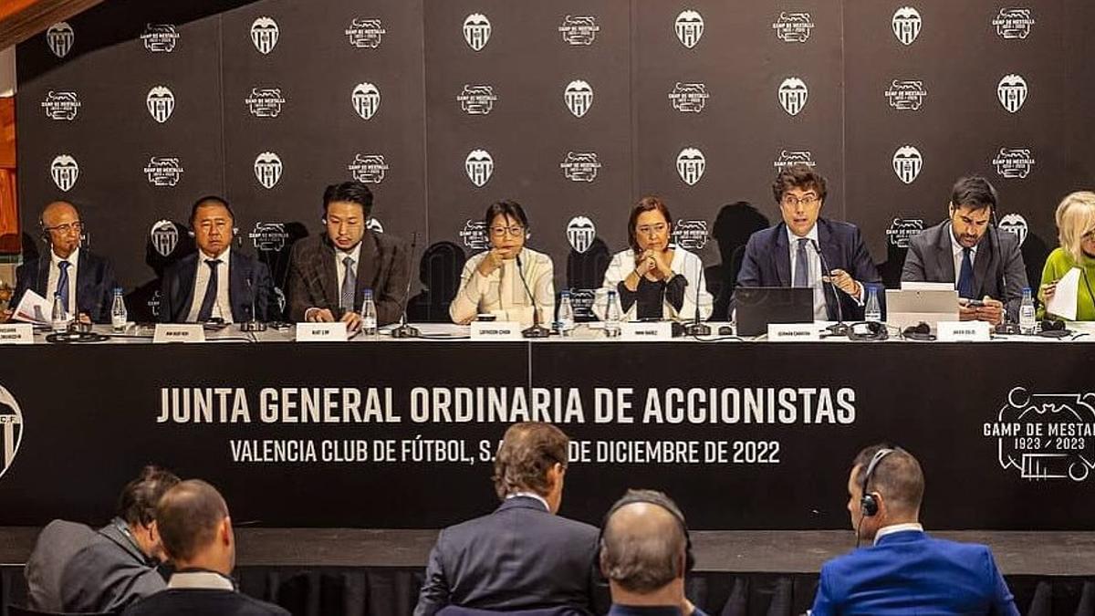 Últimas para poder acceder a la Junta de accionistas del Valencia CF Últimas para poder acceder a la Junta de accionistas del Valencia CF