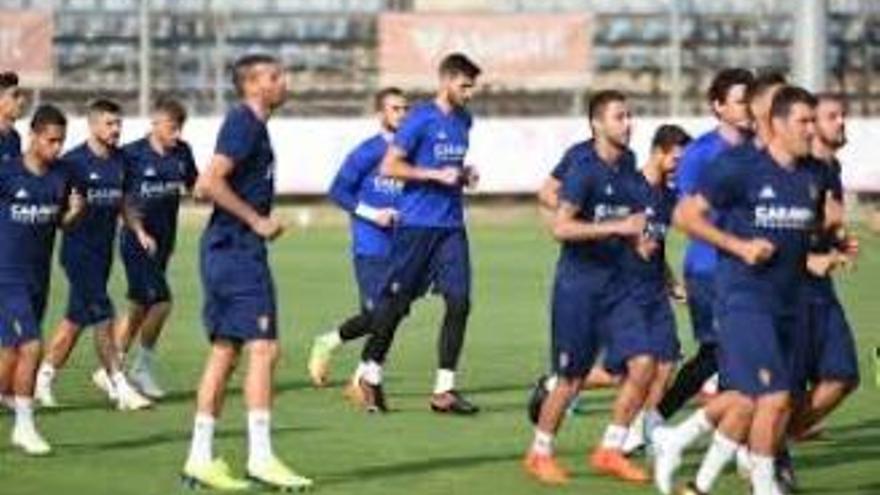 Los jugadores del Zaragoza, durante un entrenamiento