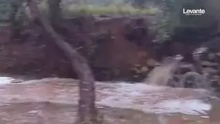 Barx activa el plan de emergencias ante la subida del nivel de los barrancos por las lluvias: "No dejan de crecer y puede ir a más"