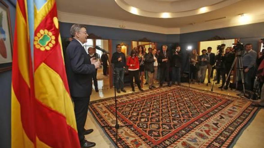 Brindis con los medios tras grabar el discurso de fin de año