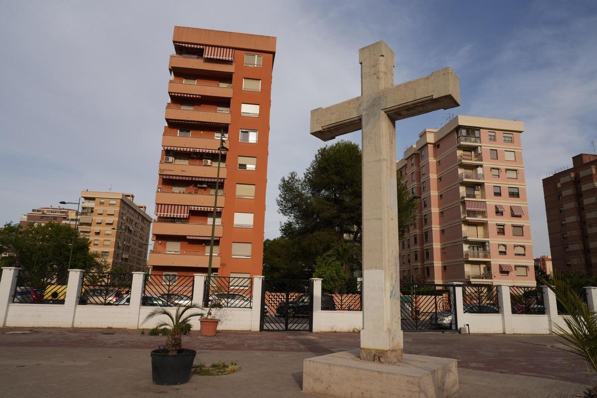 La cruz en la iglesia de Santo Tomás de Villanueva.