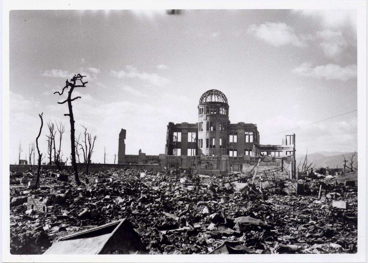 Hiroshima, arrasada por la bomba atómica, fotografiada por el Ejército estadounidense el 6 de agosto de 1945.