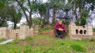 ¿Quién ha construido monumentos en miniatura en Plasencia?