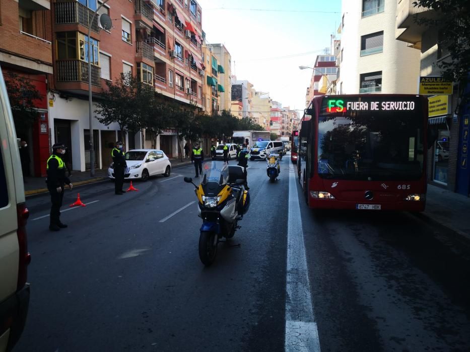 La Policía Local continúa con los controles en Alicante por el estado de alarma.