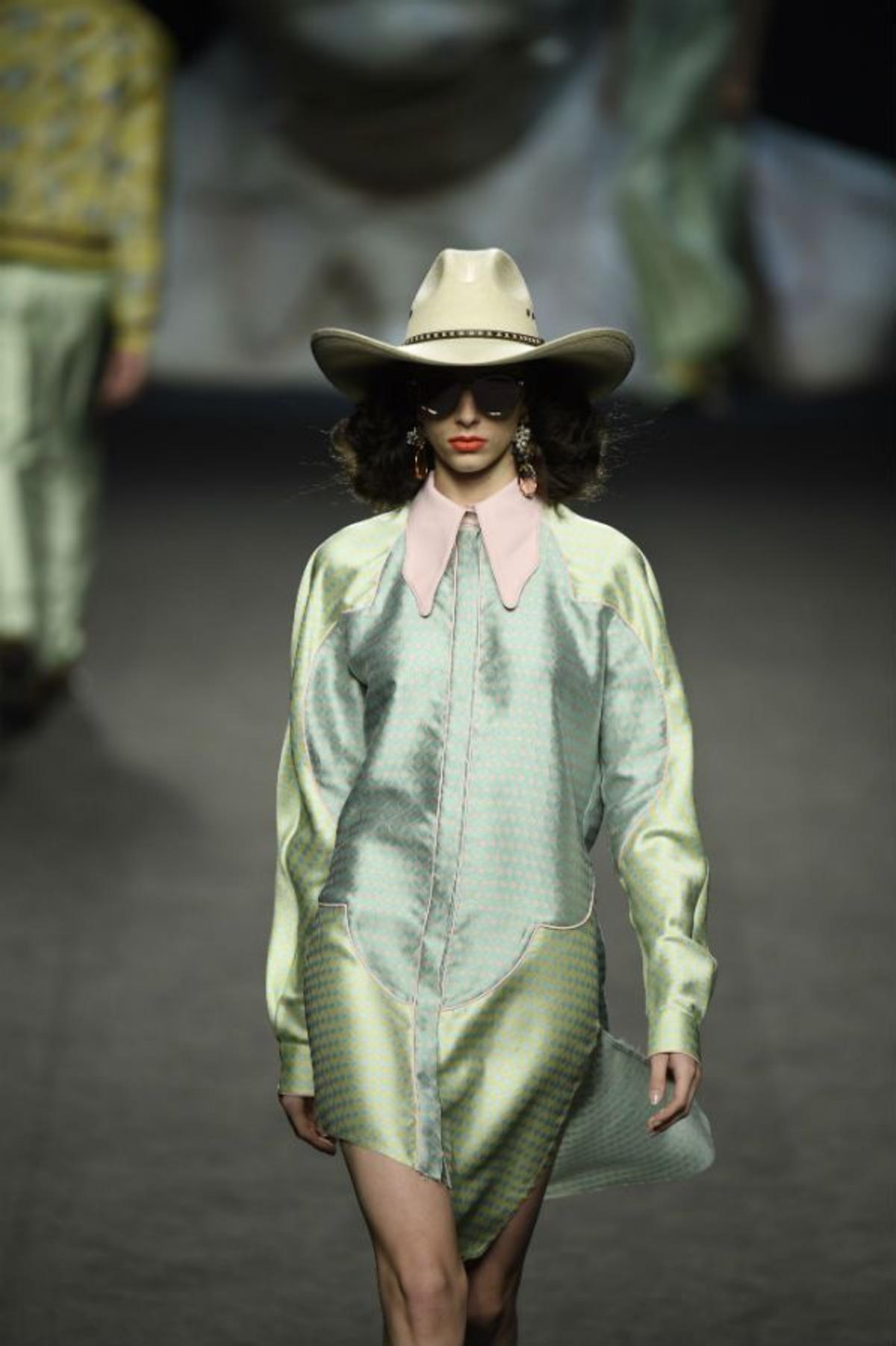 MBFWM Ana Locking Primavera/Verano 2018: sombreros y tonos cítricos