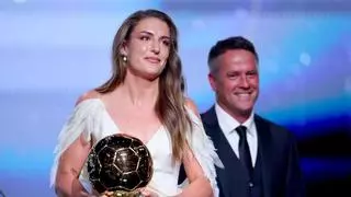 El emotivo momento de Alexia Putellas con su fisio tras ganar el Balón de Oro