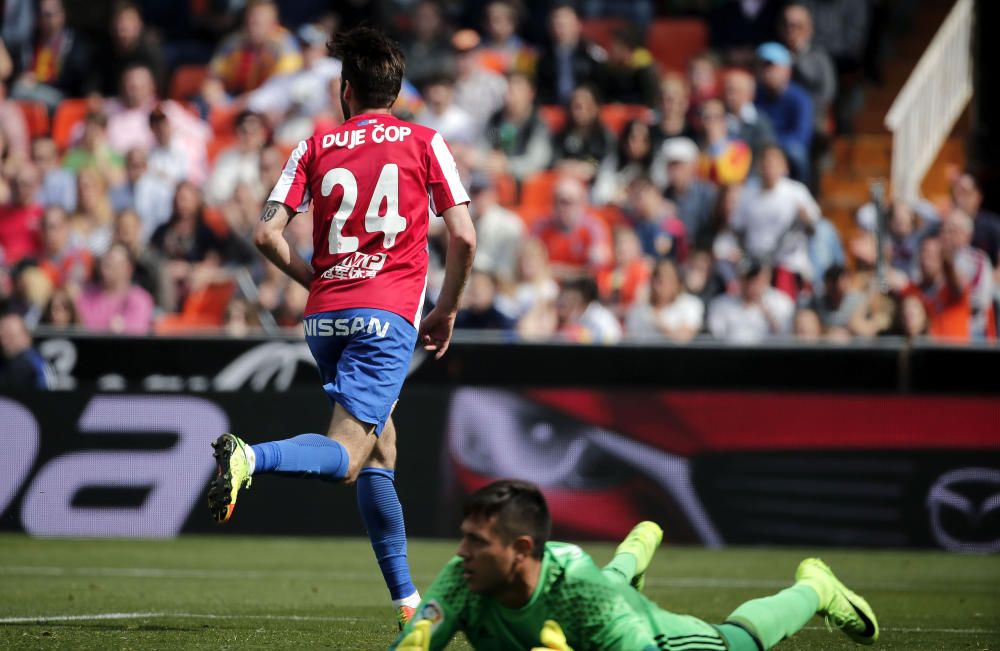 El partido entre el Valencia y el Sporting, en imágenes