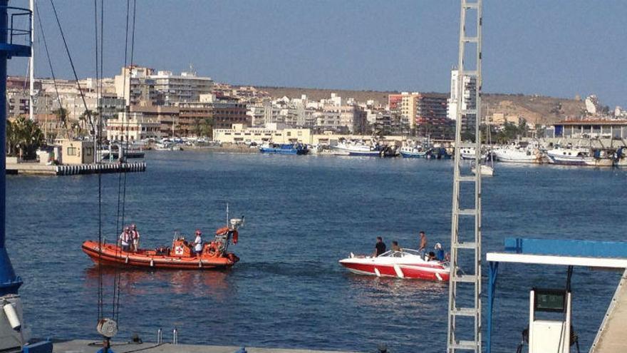 Seis personas rescatadas tras averiarse el motor de su embarcación en Santa Pola