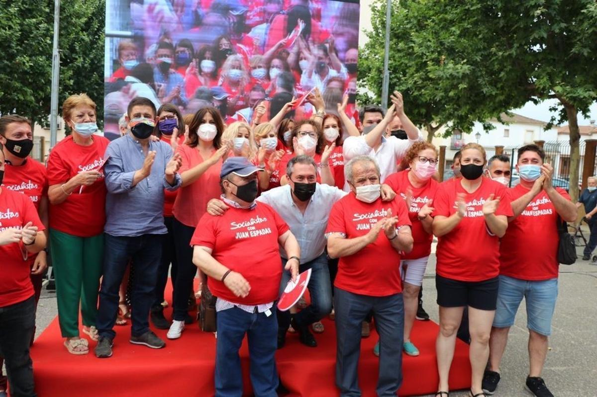 El alcalde de Sevilla y candidato en las primarias del PSOE-A, Juan Espadas, este 12 de junio en el cierre de su campaña en Marmolejo (Jaén). 