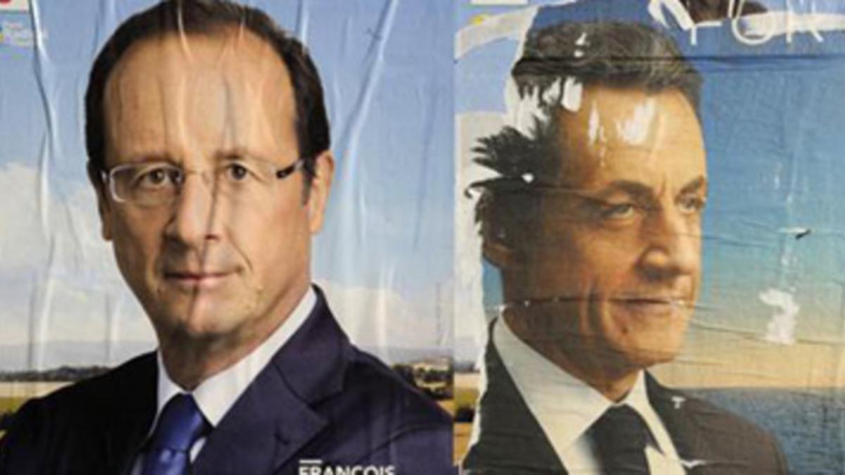 Carteles de las campañas políticas de los candidatos franceses François Hollande y Nicolas Sarkozy