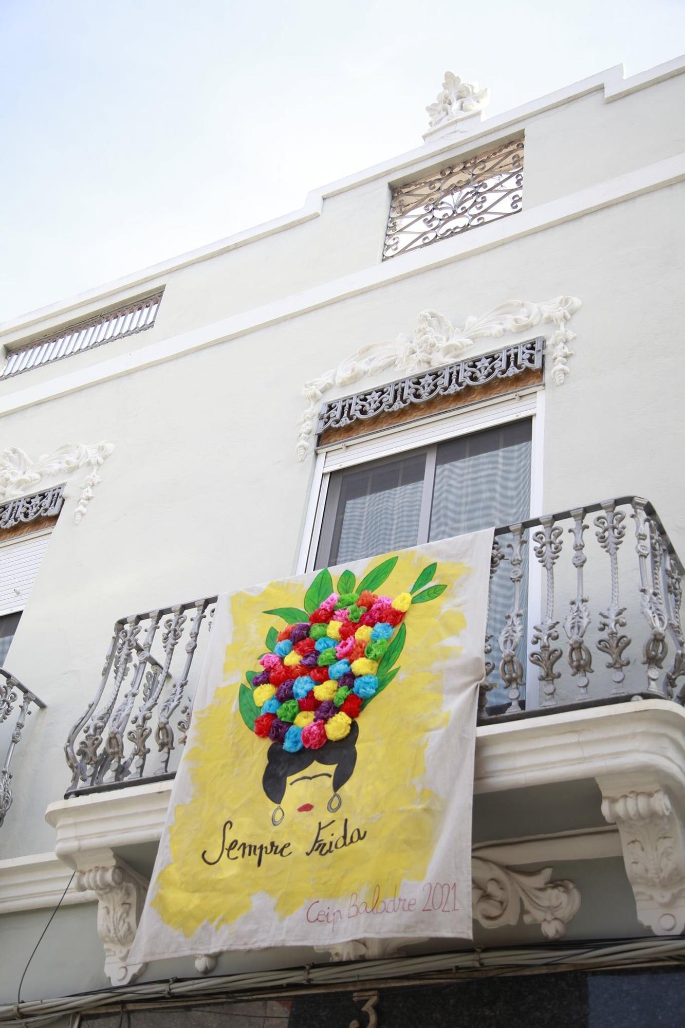 El feminismo   se reivindica   en los balcones   de Picanya