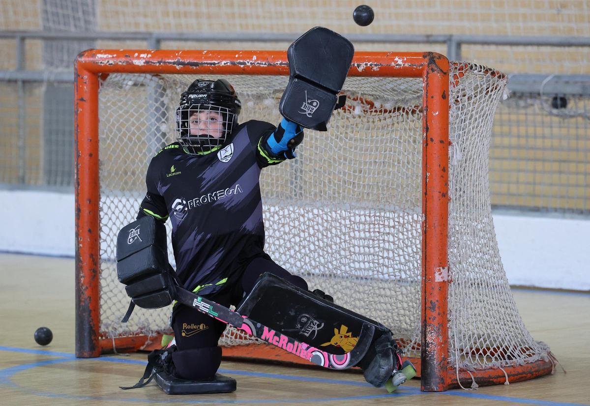 Iria Castro, ayer, durante el entrenamieto de su equipo de hockey sobre patines