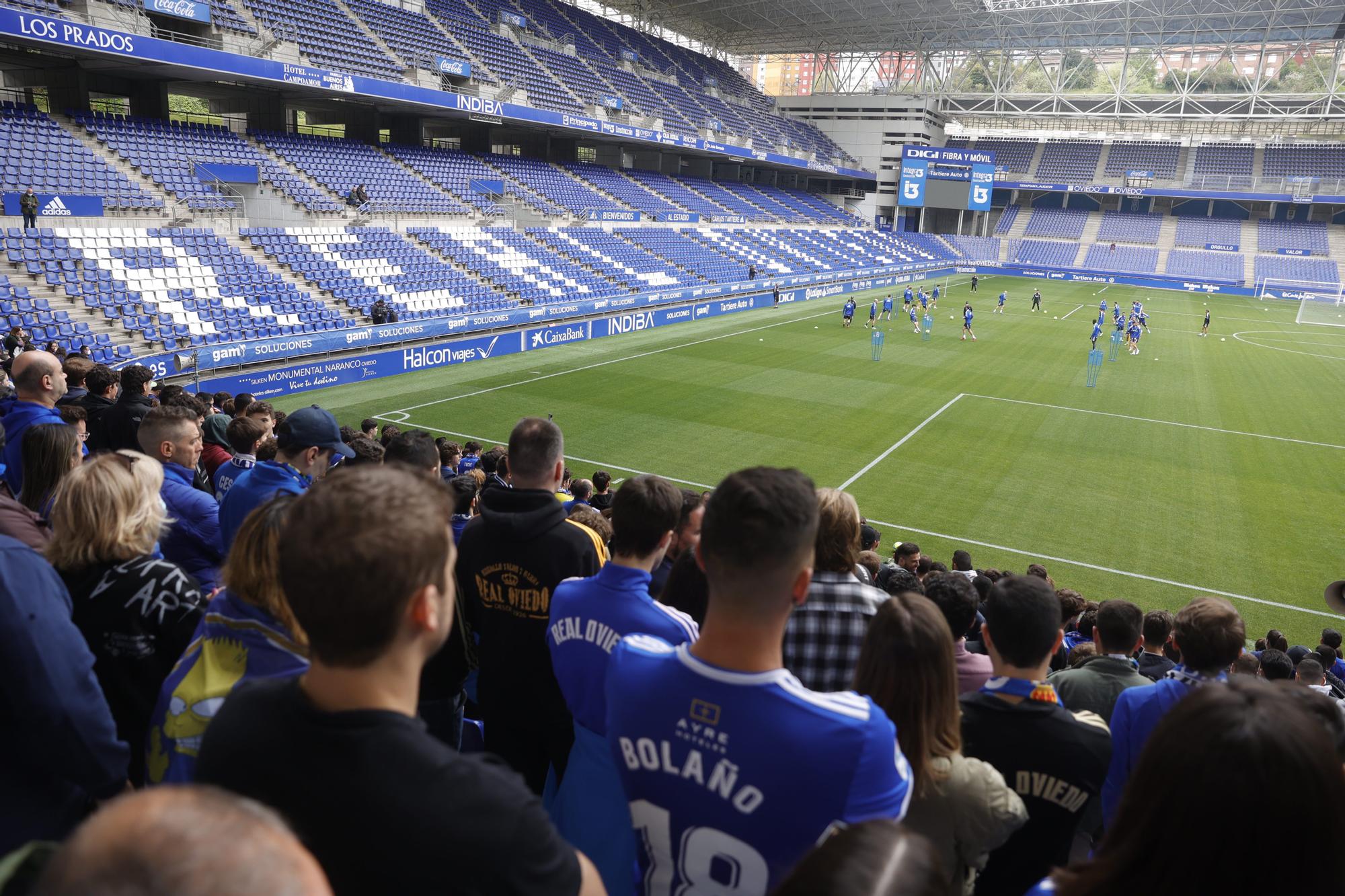 EN IMÁGENES: Miles de hinchas azules animan al equipo antes del derbi en un entrenamiento en el Tartiere