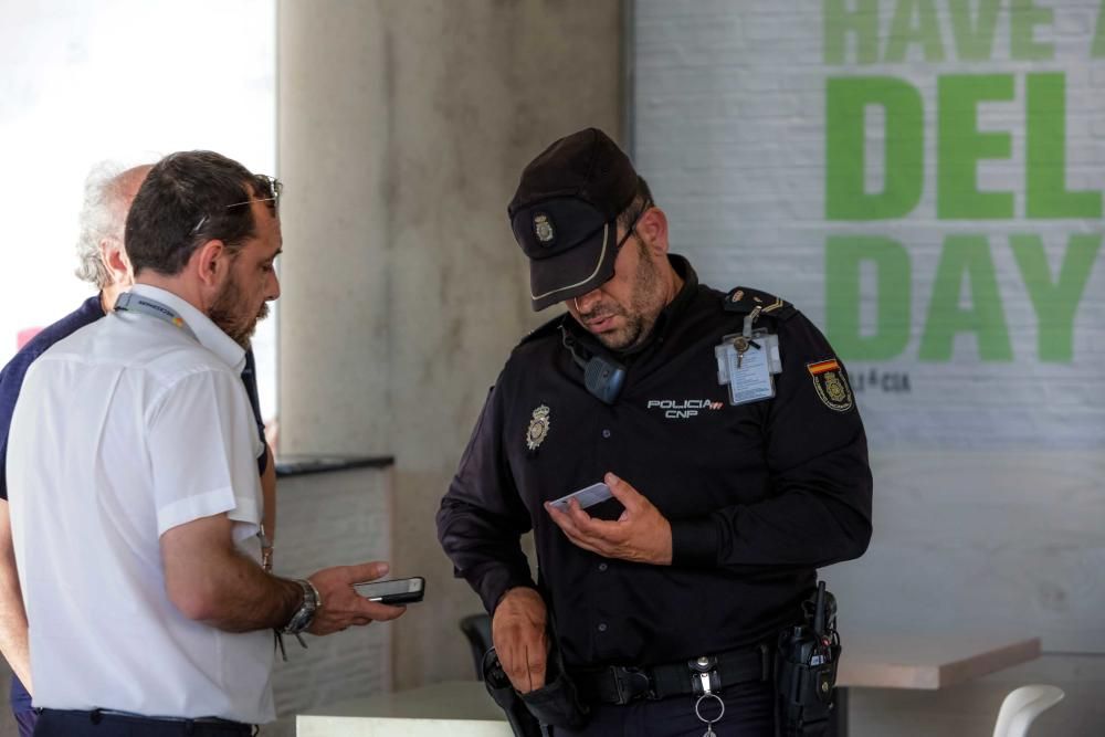 Los taxistas del aeropuerto suspenden sus servicios en protesta por la piratería