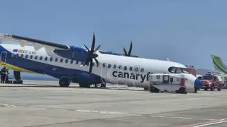 Incidencia en un avión en Canarias: el morro de avión acaba en el suelo