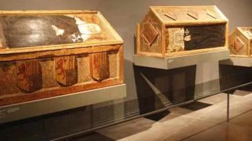 Tres dels sarcòfags de les monges de Sixena exposats a Lleida