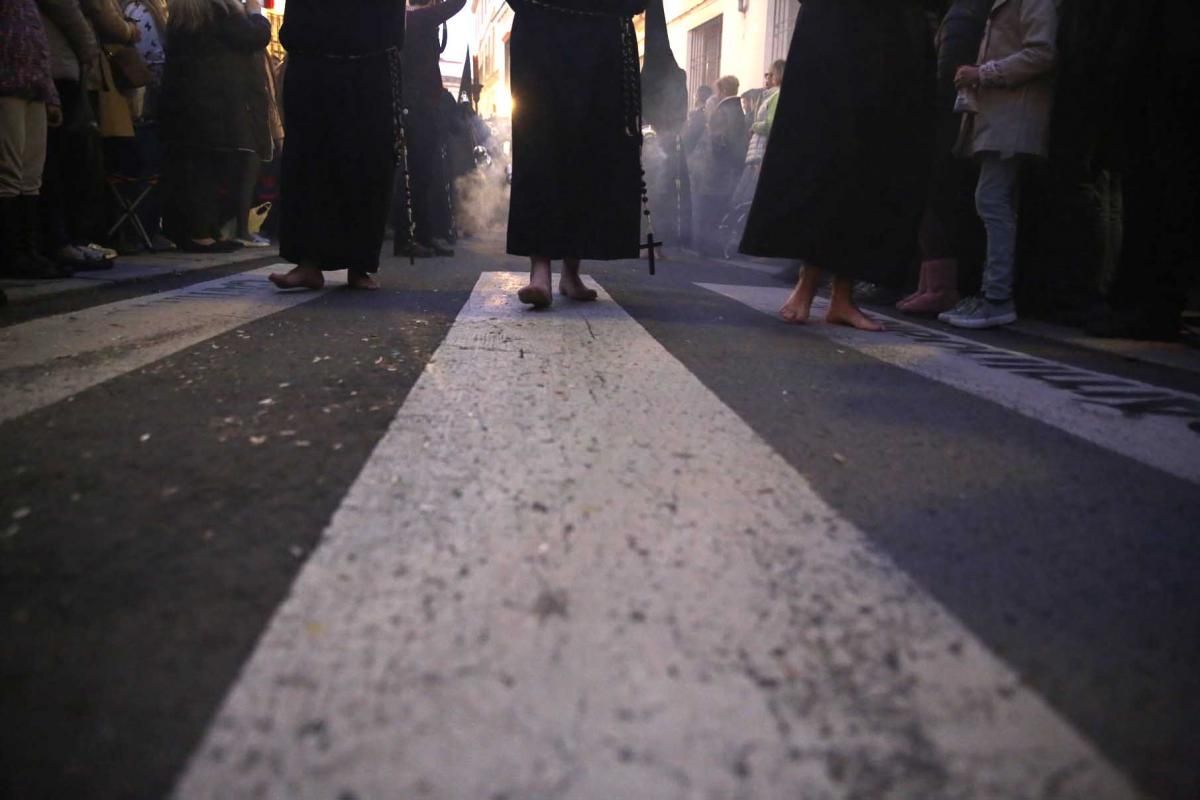 El Vía Crucis enseña el recogimiento de la Semana Santa cordobesa